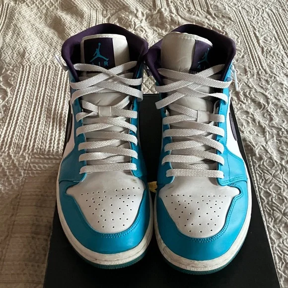 Air Jordan 1 Mid “Hornets”